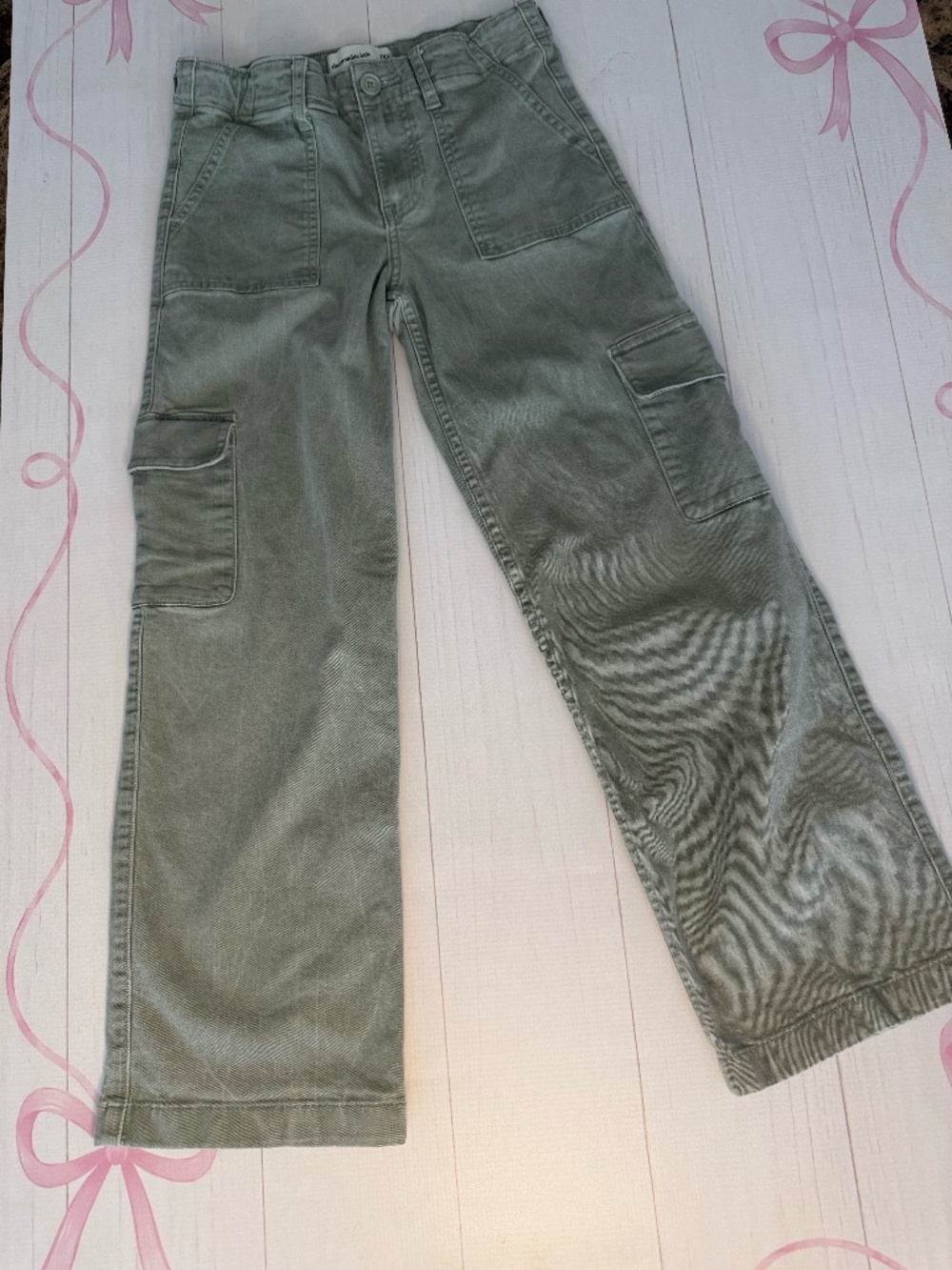 Abercrombie kids, olive green baggy denim cargo pants size 11/12 regular